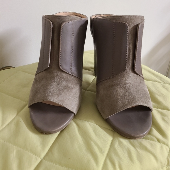 Saks Fifth Avenue Gray Mules Clogs Heels 8.5 - Picture 3 of 8